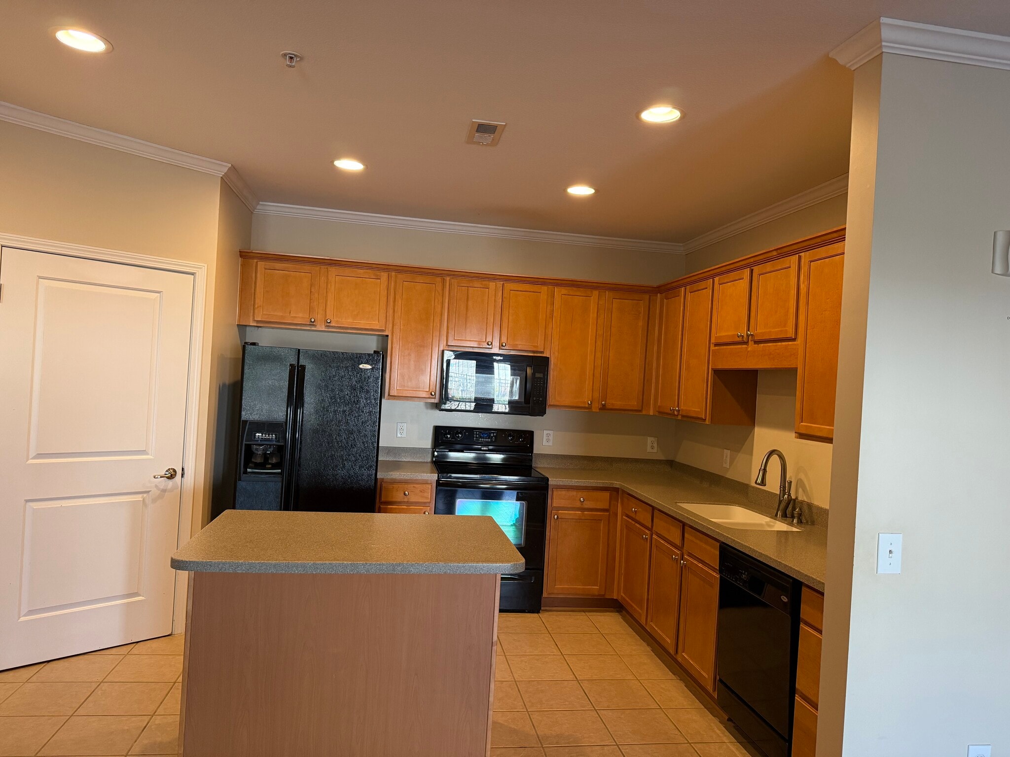 Building Photo - 6801 Hanesbrook Cir