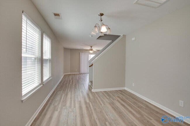 Building Photo - 128 Farmington Dr