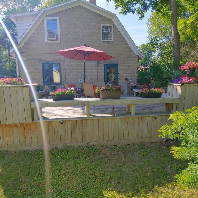 Building Photo - N42W5926 Hamilton Rd