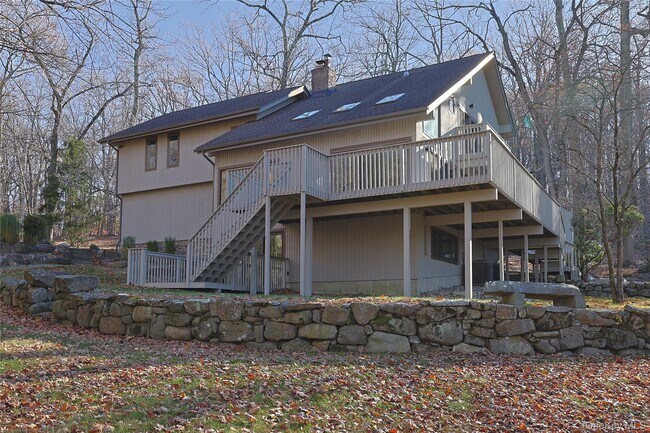 Building Photo - 300 Clausland Mountain Rd