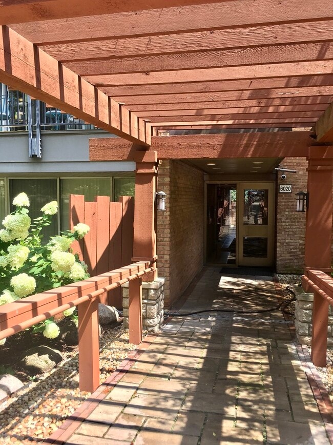 Building Photo - 6020 Oakwood Dr