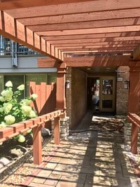 Building Photo - 6020 Oakwood Dr