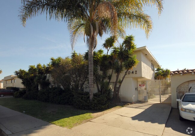 Building Photo - 2042 S Holt Ave