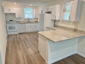 Building Photo - 122 E Hibiscus Dr