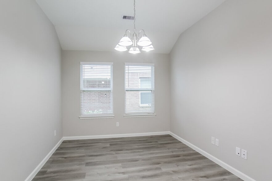 Building Photo - 4843 Fair Oak Dale Ln