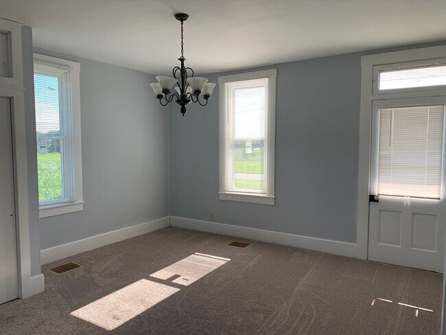 Building Photo - 4 bedroom farm house!