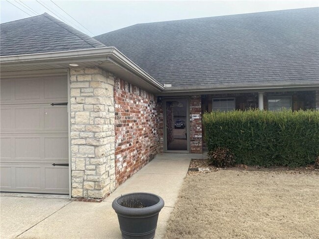 Primary Photo - 2901 SW Windrift Ave