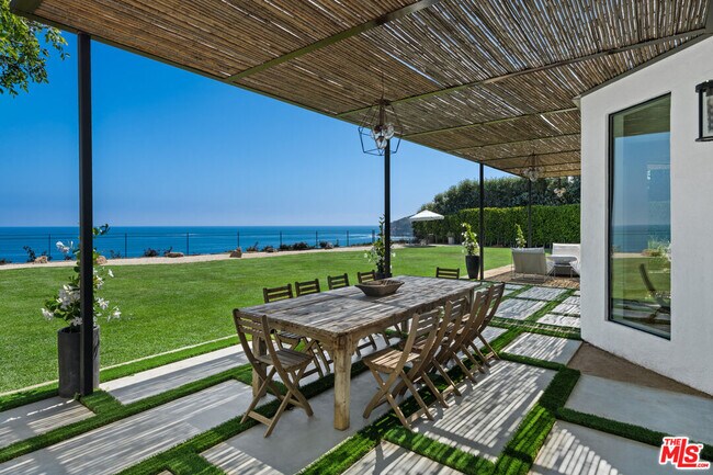 Building Photo - 28926 Cliffside Dr