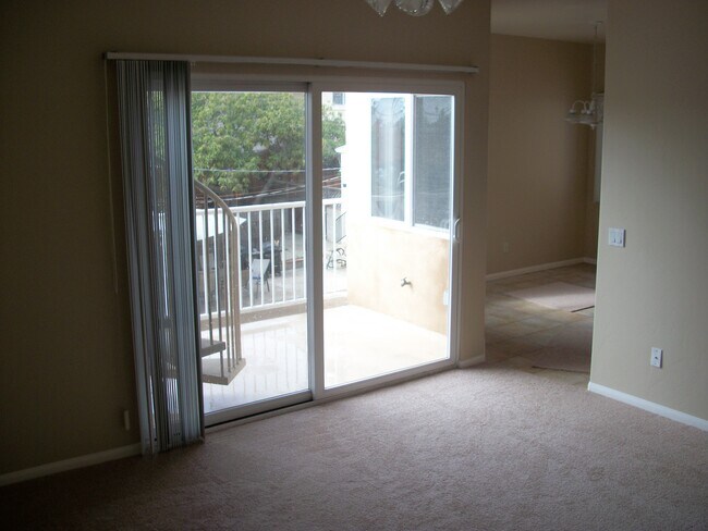 Building Photo - 1939 Felspar St