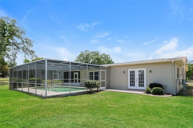 Building Photo - 1202 MacFarlane Ave