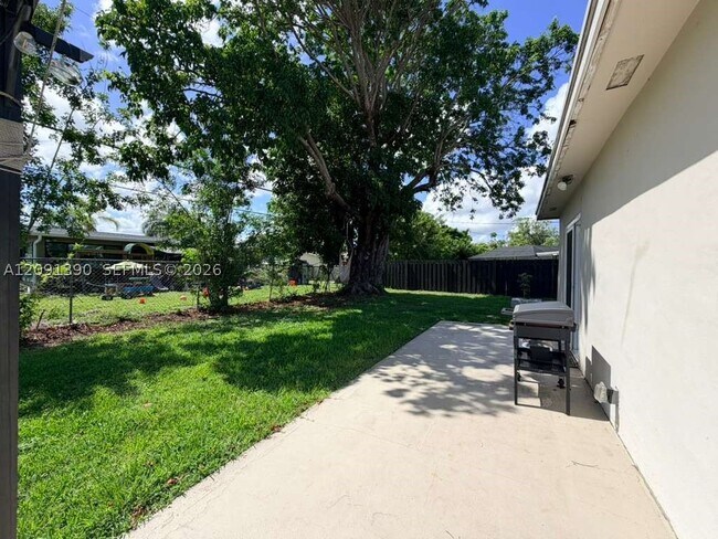 Building Photo - 2631 NW 94th Ave