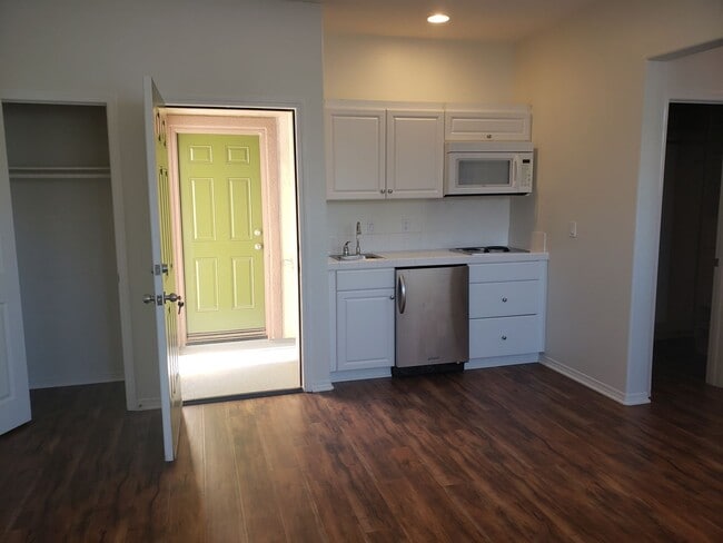 Building Photo - 2nd Floor Studio Apt. in Riverpark at the ...