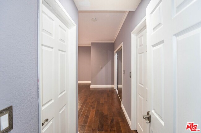 Building Photo - 4355 Ventura Canyon Ave