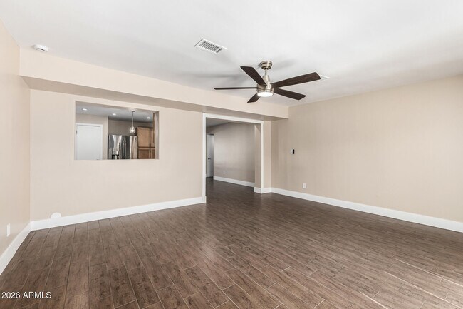 Building Photo - 7613 W Devonshire Ave