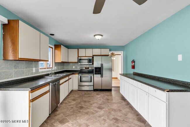 Building Photo - 1841 2nd Ave