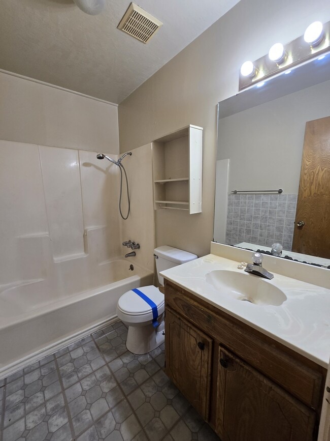 Building Photo - 16044 Pawnee Dr