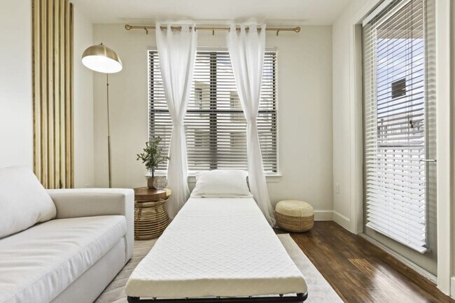 Building Photo - 5445 Town and Country Blvd