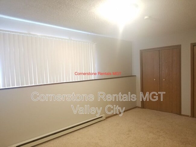 Building Photo - 918 9th Ave SE