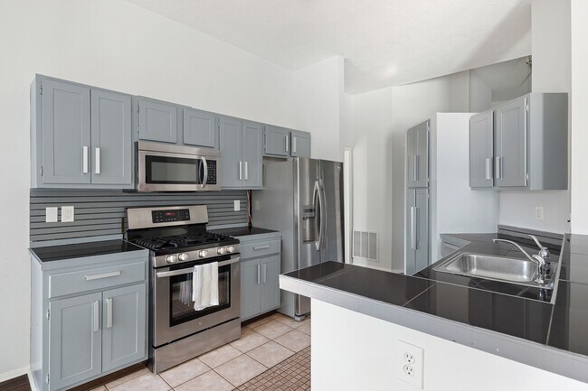 Building Photo - 5033 Beech Ct