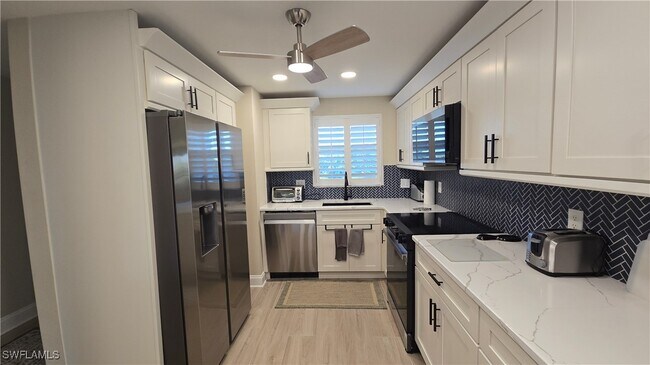 Building Photo - 12945 Vanderbilt Dr