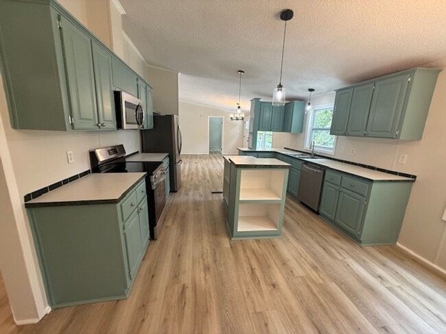 Building Photo - 901 Green Meadow Dr