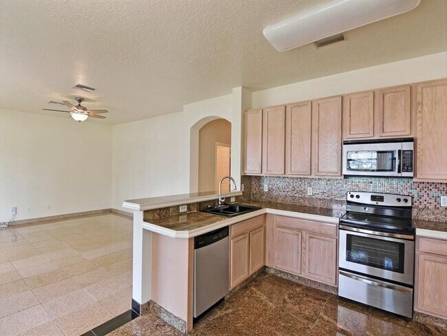 Building Photo - 4Bed/3Bath~2800 Sq Ft!~Pond View~Two Car Garage~Large Yard!