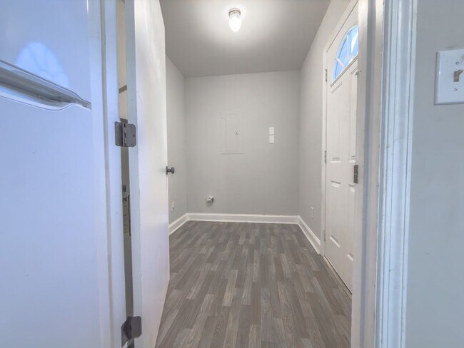 Building Photo - 2BR Townhome in West Ashley – Prime Location & Fresh Updates!