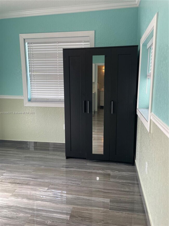 Building Photo - 240 NE 27th St