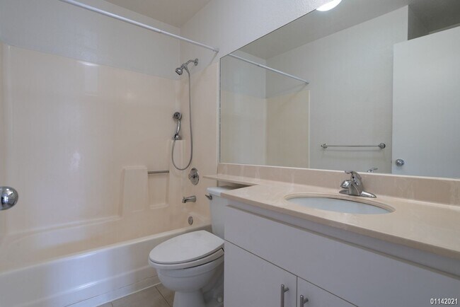 Building Photo - Available April 1st!  2 bedroom 2 bath ground floor unit at Crosspointe