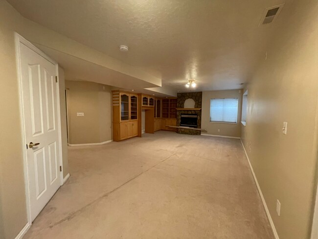 Building Photo - 279 Springridge Dr
