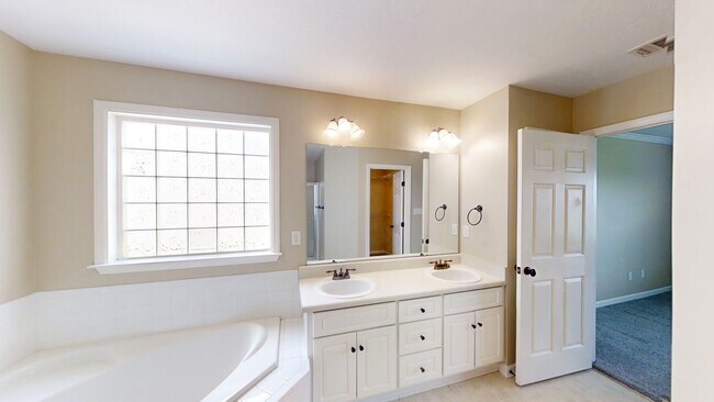 Building Photo - 253 High Meadows Cir