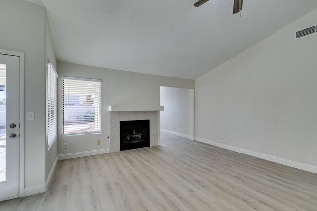 Building Photo - Lovely 1 story home near Warm Springs and Green Valley Pkwy with LARGE backyard!