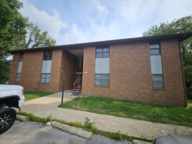 Building Photo - 115 Holly Dr