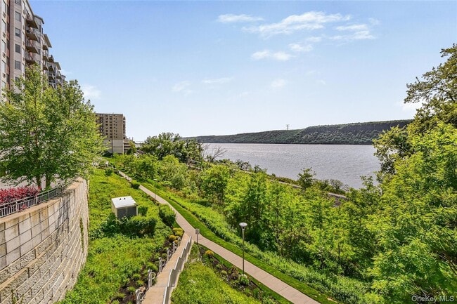 Building Photo - 1155 Warburton Ave