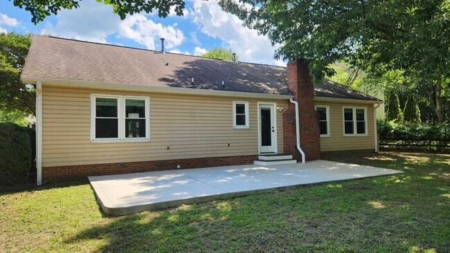 Building Photo - Three-bedroom Rancher in Concord!