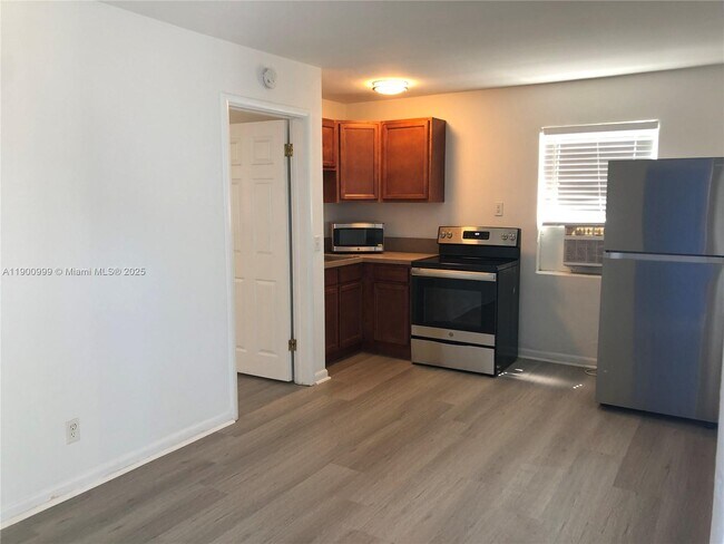 Building Photo - 624 N J St