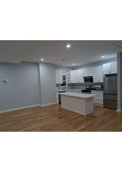 Building Photo - 7448 45th Ave