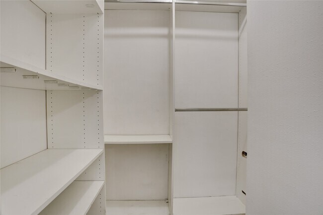 Building Photo - 1807 Stoney Brook Dr
