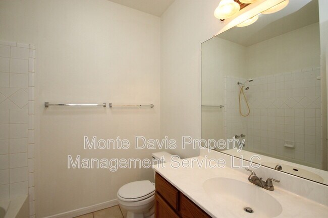 Building Photo - 2817 Southampton Way