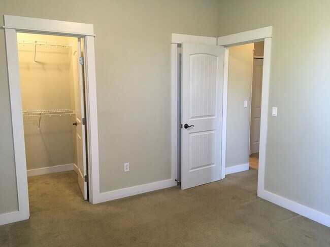 Building Photo - ra1026