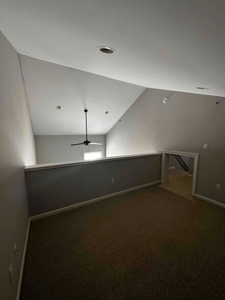 Building Photo - 970 Ridge Ave