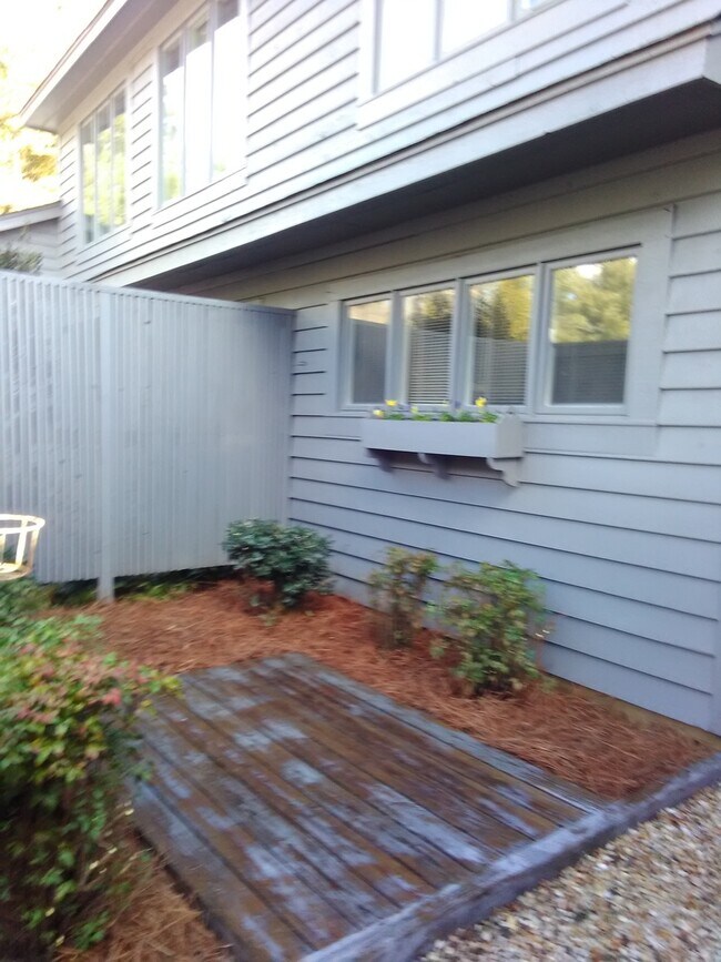 Building Photo - 1402 Sherbrooke Cir