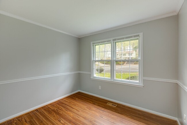 Building Photo - 3303 Spring Lake Ct