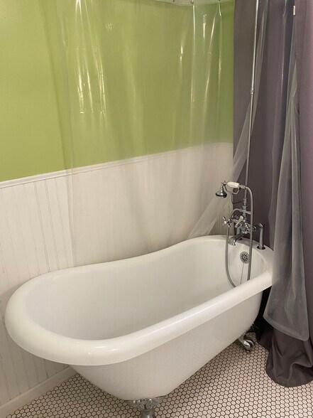 Claw foot tub - 4441 Wyoming St