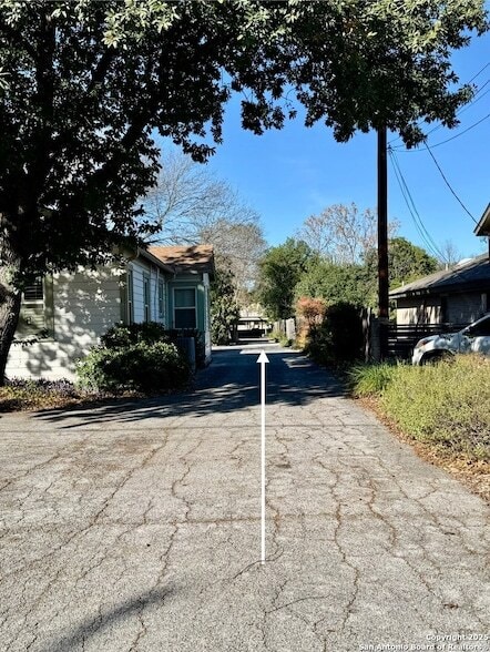 Building Photo - 207 E Terra Alta Dr