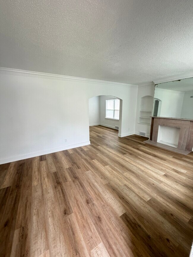 Building Photo - Historic District Home 3bd 2 baths