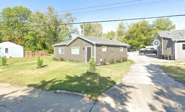 Building Photo - 3 Bed 2 Bath Single family Home