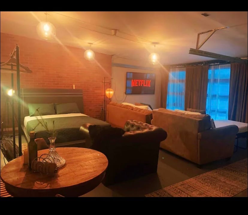 Building Photo - 102 Chapel St