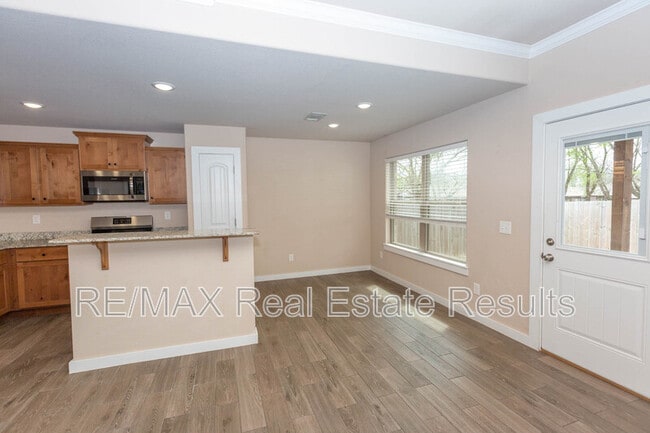 Building Photo - 1523 Purple Finch St