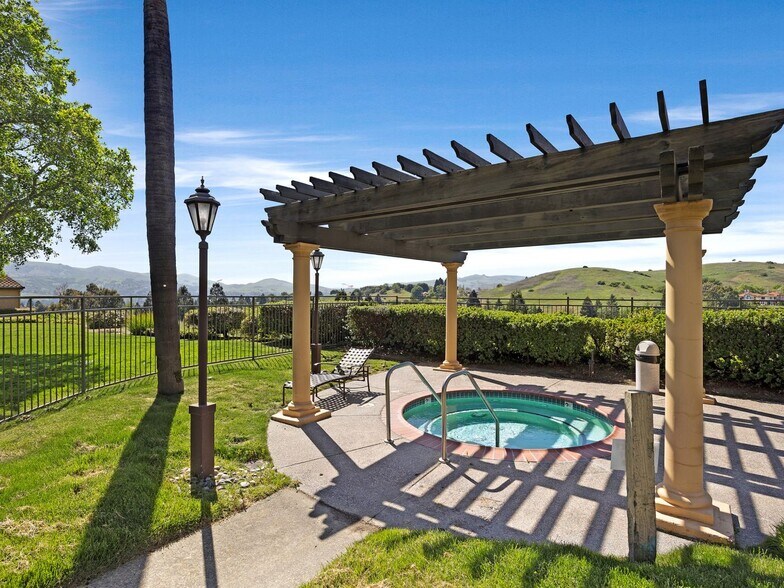 Building Photo - 805 Watson Canyon Ct